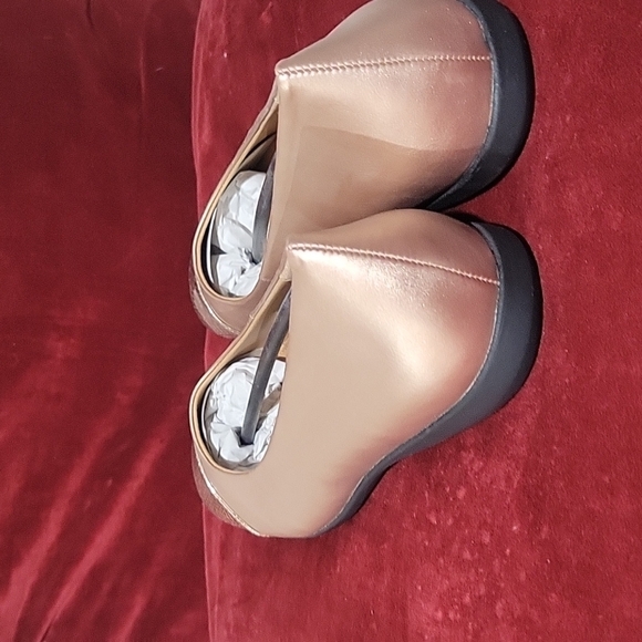 NWOT Comfortview in Gold Metalic - Picture 4 of 6